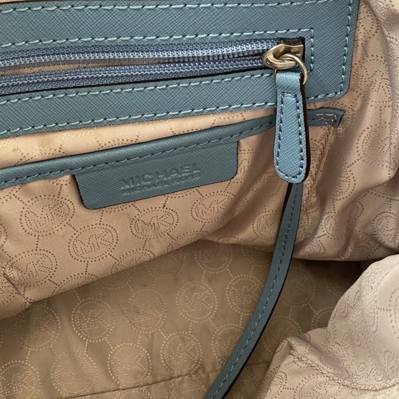 Michael Kors NORTH SOUTH HAMILTON SAFFIANO Bag - Picture 8 of 12